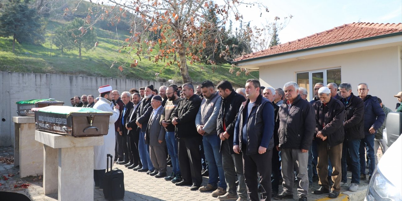 GÜNCELLEME - Denizli'de sobadan çıkan gazdan zehirlenen anne ve oğlunun cenazeleri defnedildi