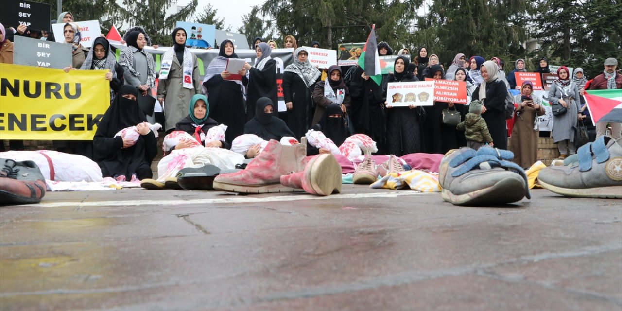 İsrail'in Gazze'ye yönelik saldırıları Sakarya'da kadınlar tarafından protesto edildi