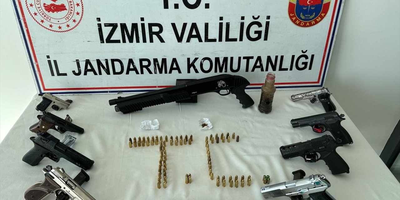 İzmir'de ruhsatsız silahlar ele geçirildi, 3 şüpheli gözaltına alındı