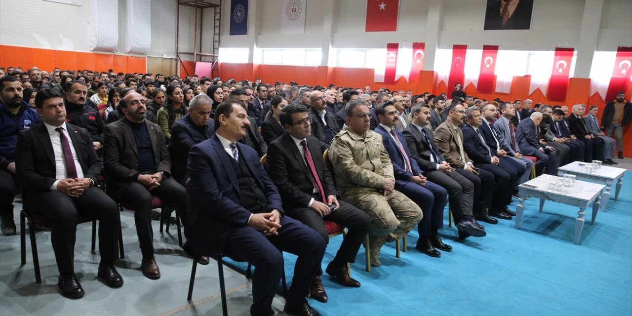 Hakkari'de düzenlenen seminerde kentin depremselliği değerlendirildi