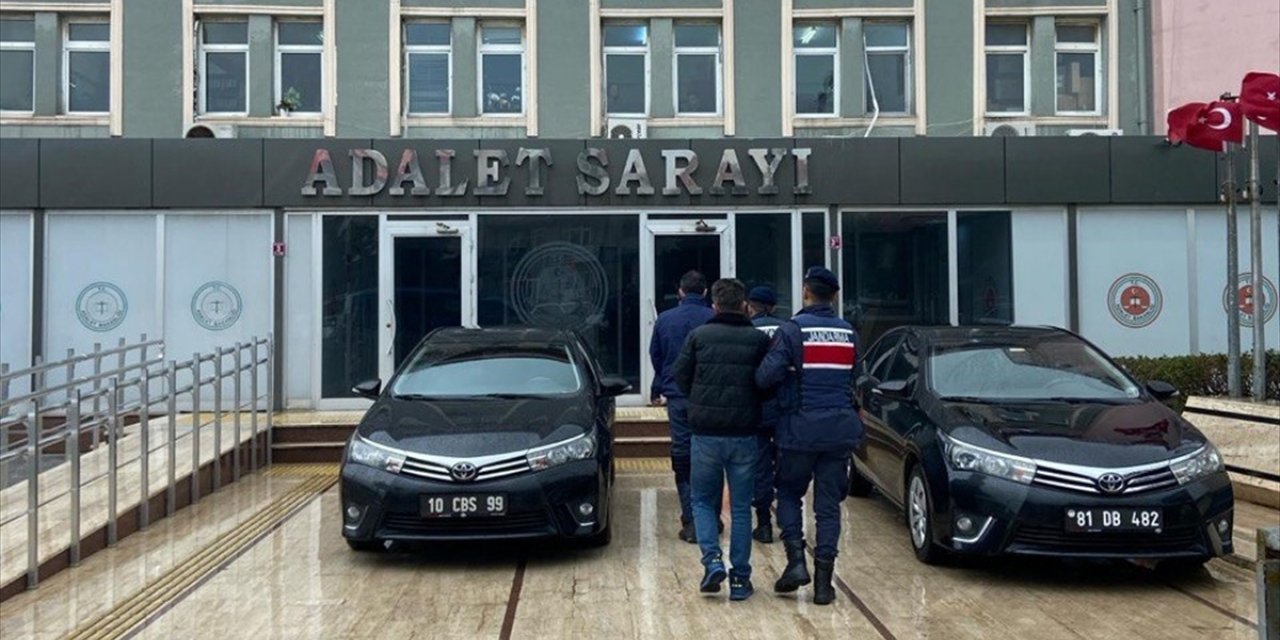 Balıkesir'de uyuşturucu operasyonunda biri psikiyatri uzmanı 4 şüpheli gözaltına alındı