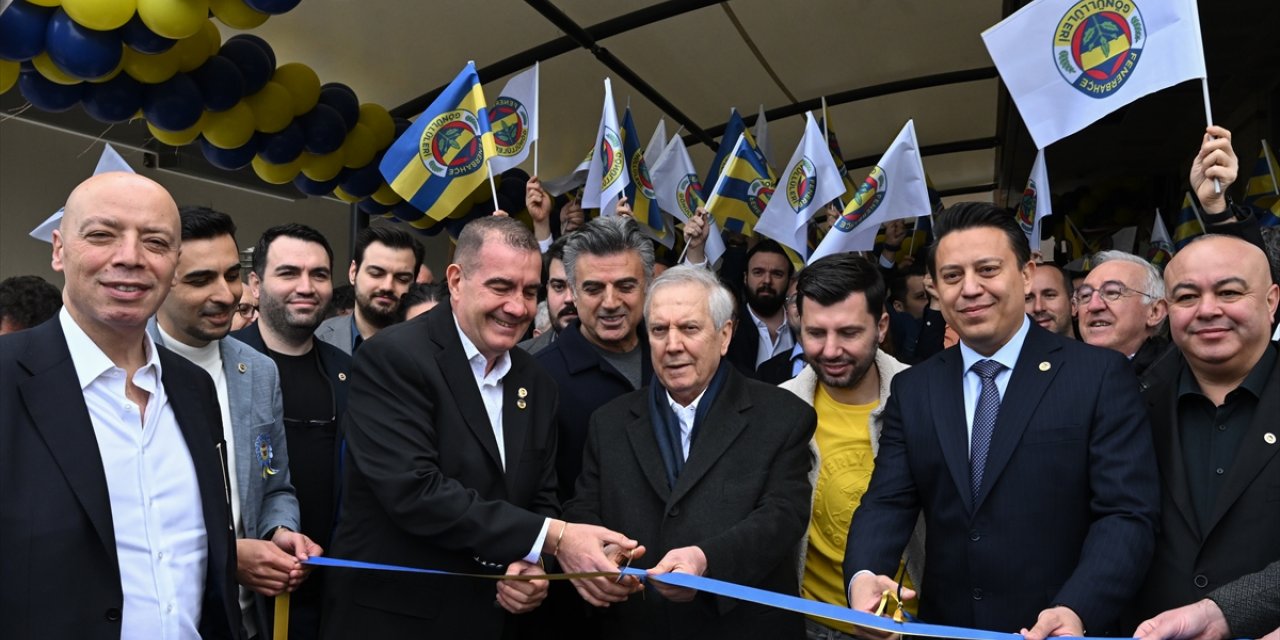 Aziz Yıldırım, Fenerbahçe Gönüllüleri Derneği İzmir Şubesi'nin açılışına katıldı: