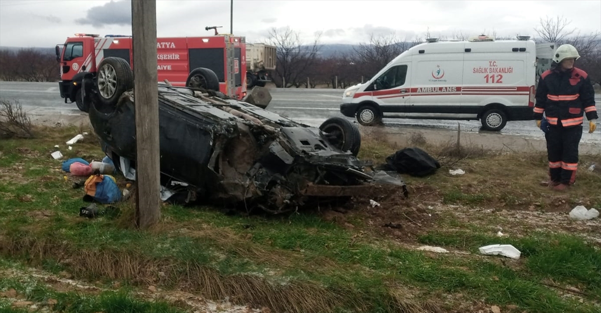 Malatya'da şarampole devrilen otomobildeki 1 kişi öldü, 3 kişi yaralandı