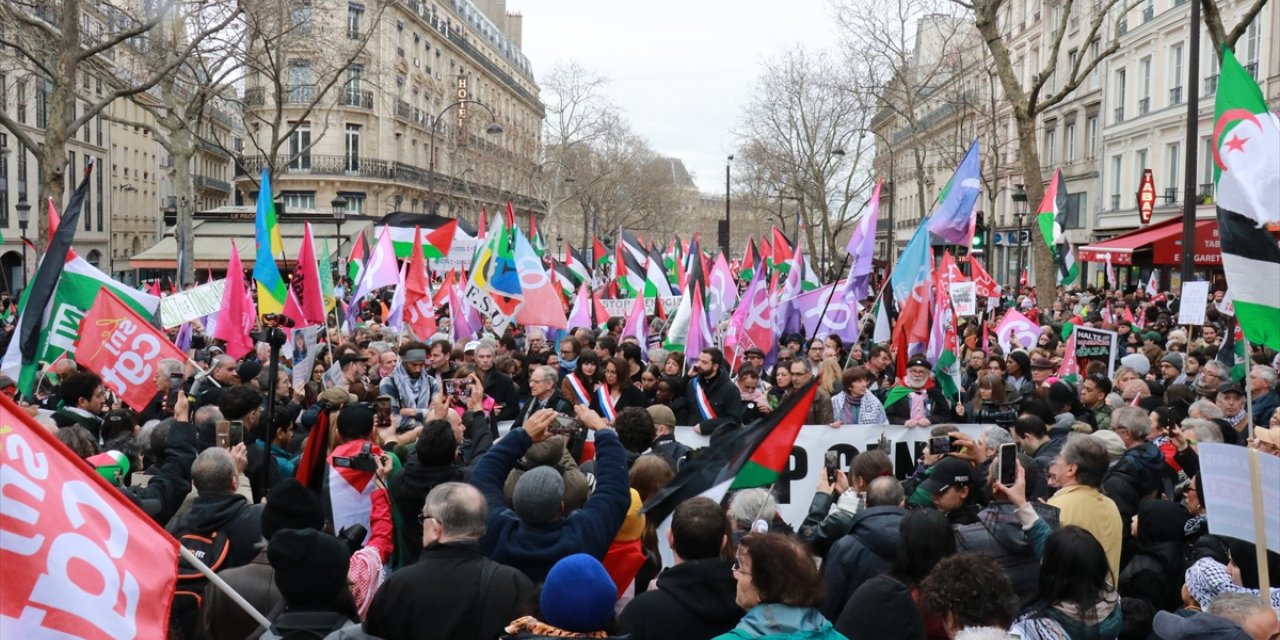 Paris'te Filistin destekçileri, Gazze'deki "soykırıma" karşı sokağa indi