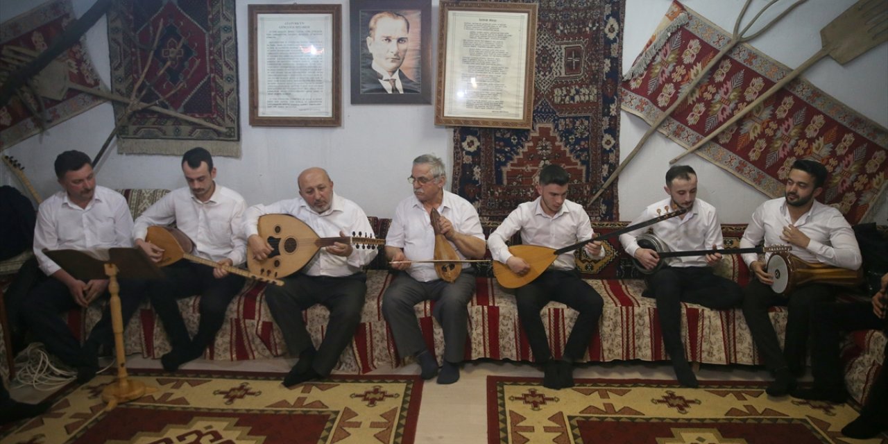 Köylerinde "muhabbet geceleri" ile geleneklerini yaşatıyorlar