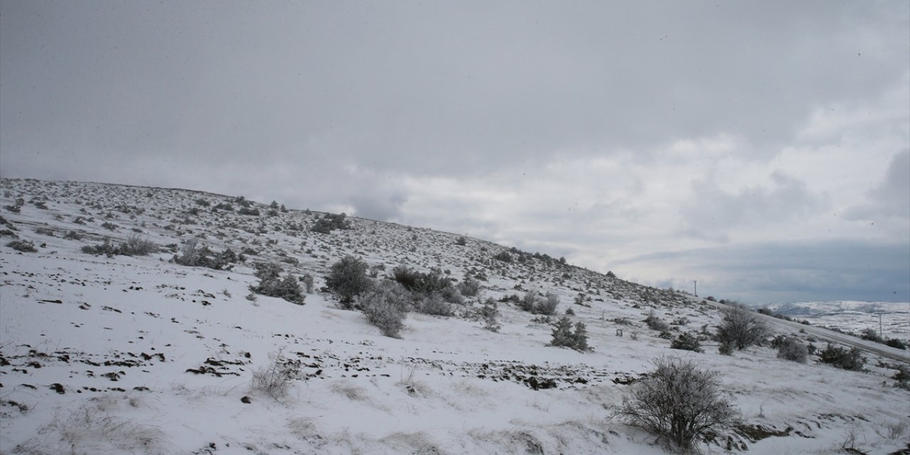 Tokat'ın yüksek kesimlerinde kar yağışı