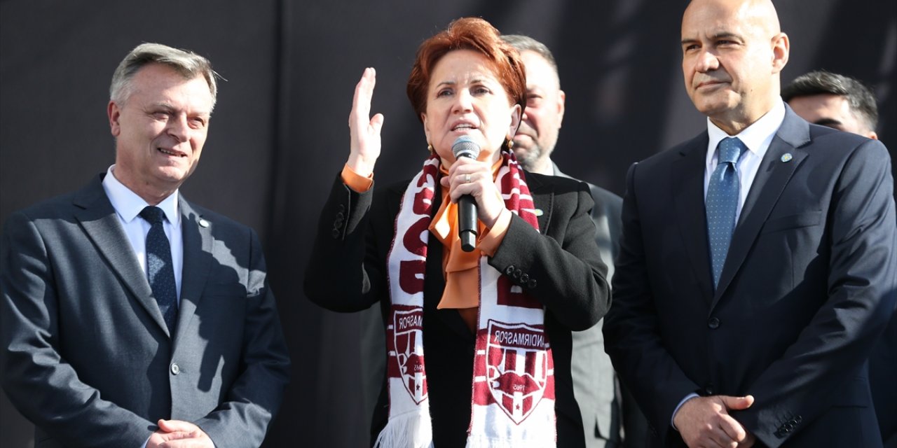 İYİ Parti Genel Başkanı Akşener, Balıkesir'de esnaf ziyaretlerinde bulundu