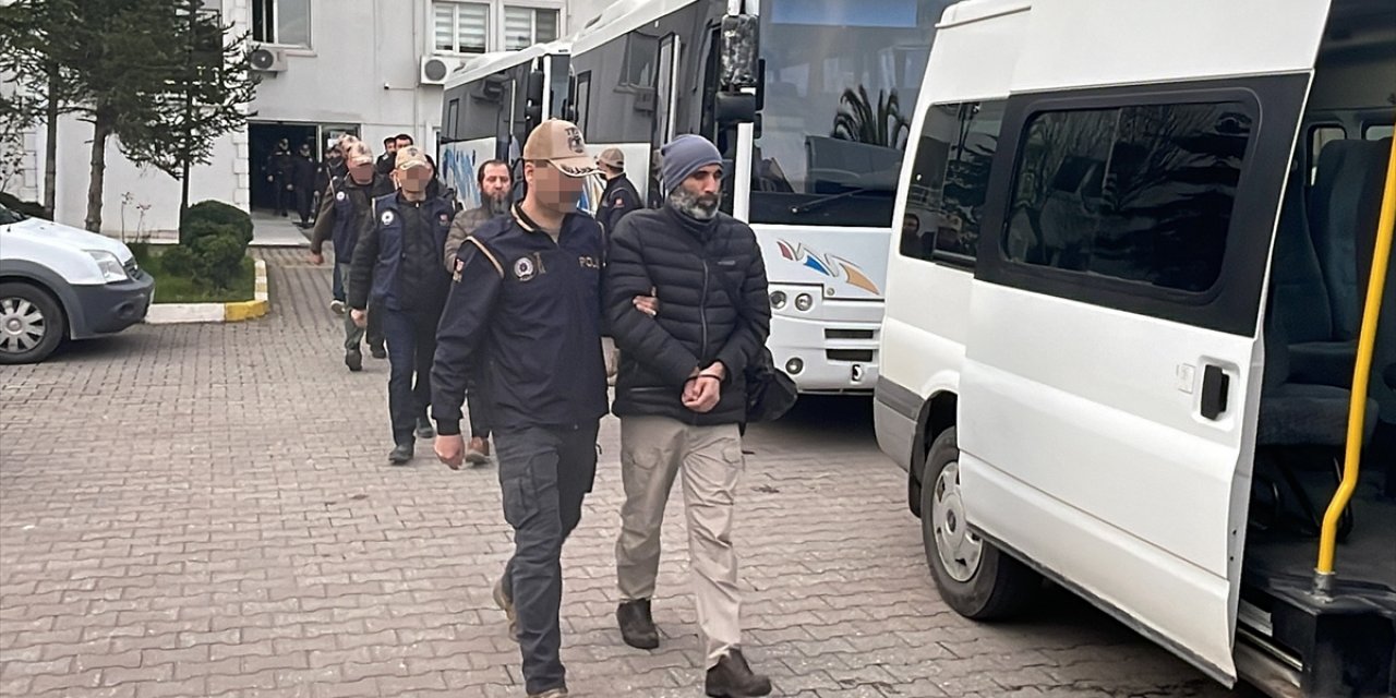 Sakarya'da DEAŞ'a yönelik Bozdoğan-11 operasyonlarında yakalanan 33 şüpheli adliyede