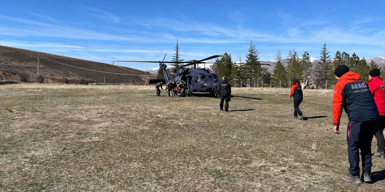 Aladağlar'da ölen rehberin cenazesi, bulunduğu yerden helikopterle alındı