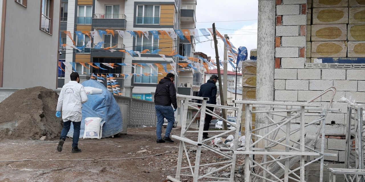 Sivas'ta inşaatın 10. katından düşen işçi ağır yaralandı