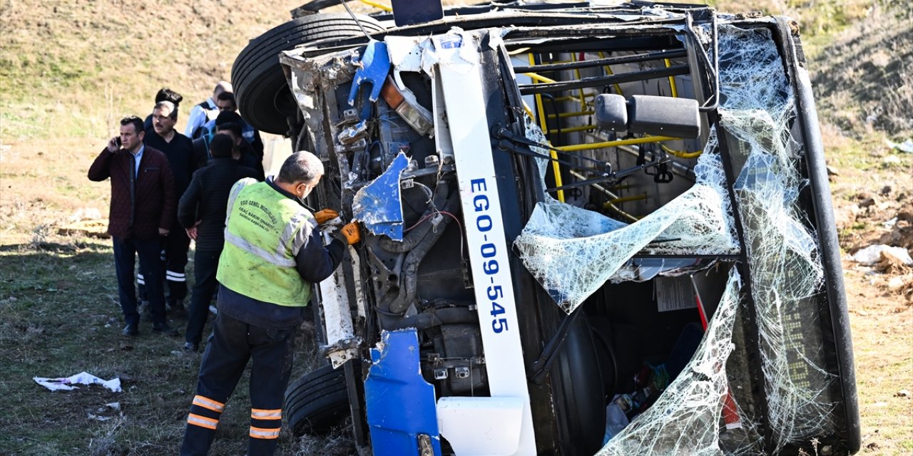 Ankara'da belediye otobüsünün şarampole devrilmesi sonucu 16 kişi yaralandı