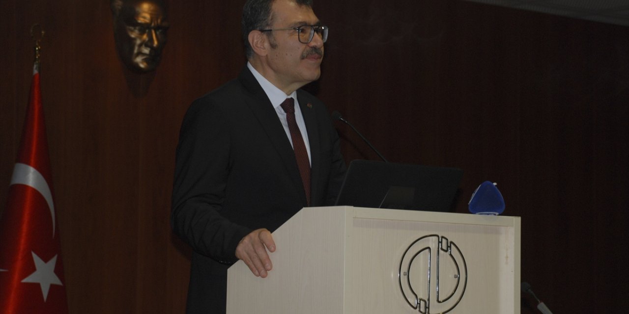 TÜBİTAK Başkanı Prof. Dr. Mandal, Anadolu Üniversitesi'nde söyleşiye katıldı: