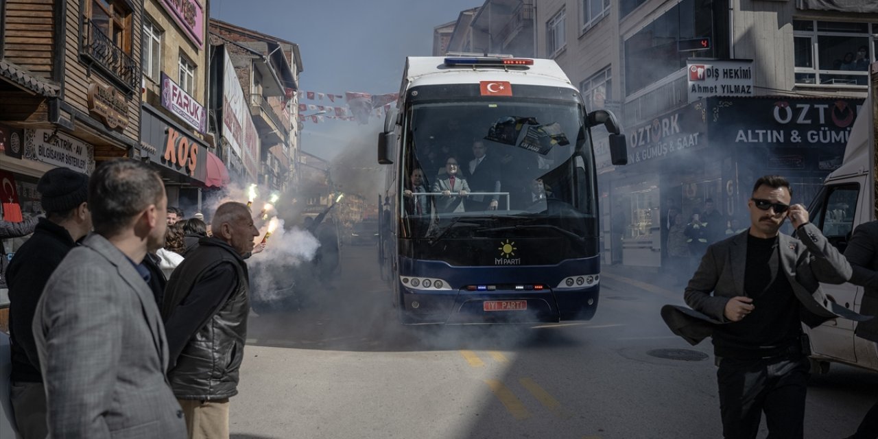 İYİ Parti Genel Başkanı Akşener, Çubuk ve Pursaklar'da esnaf ziyaretinde bulundu