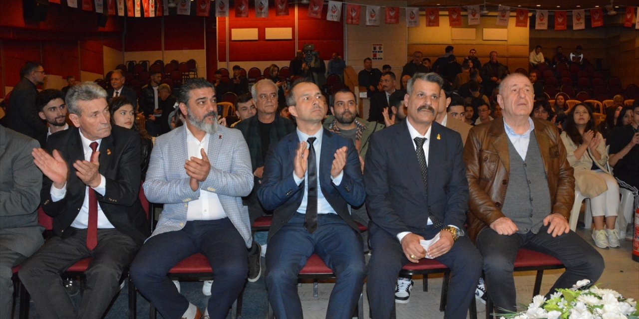 Zafer Partisi Genel Başkanı Özdağ, Balıkesir'de partisinin düzenlediği programa katıldı