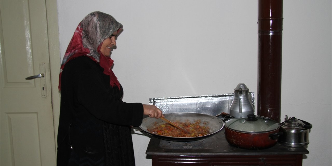 Akşam ezanının en erken okunduğu yerlerden Şemdinli'de ilk iftar yapıldı