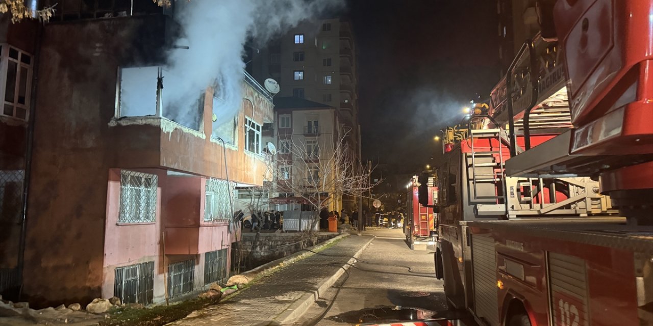 Kayseri'de bir dairede çıkan yangın itfaiye ekiplerince söndürüldü