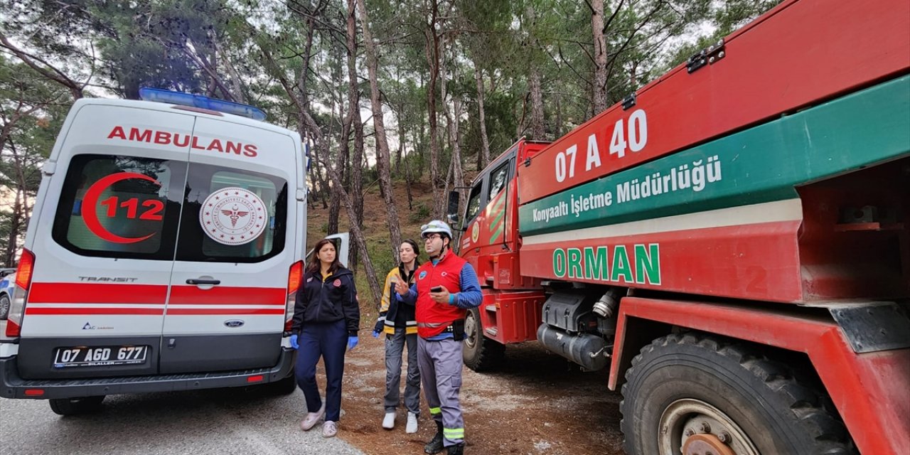 GÜNCELLEME - Antalya'da ormanlık alanda çıkan yangın kontrol altına alındı