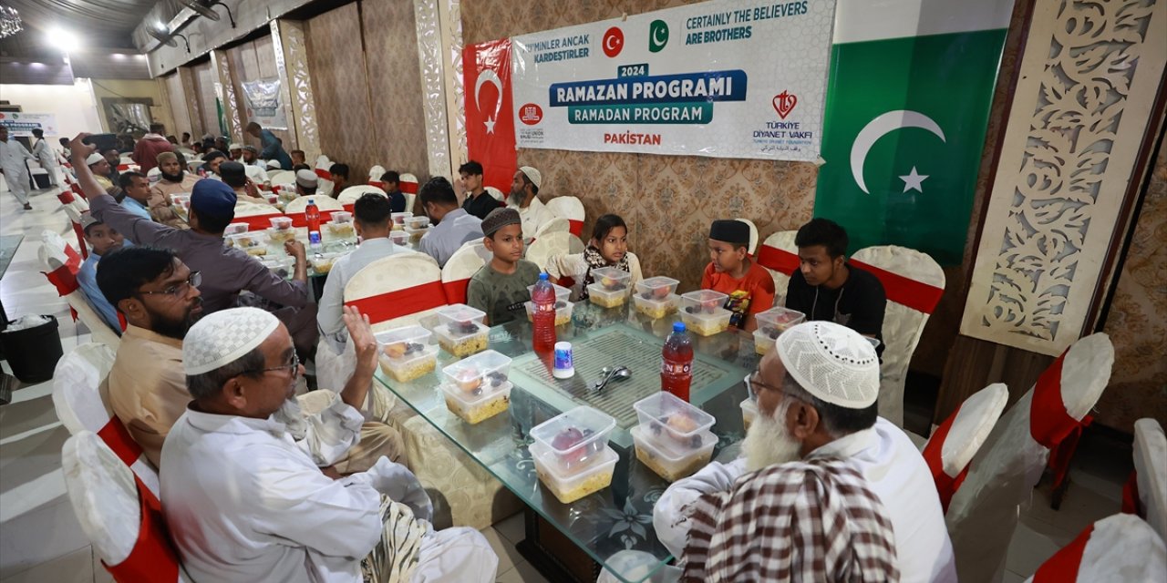 Türkiye Diyanet Vakfı, Pakistan'da ramazanın ilk gününde iftar programı düzenledi