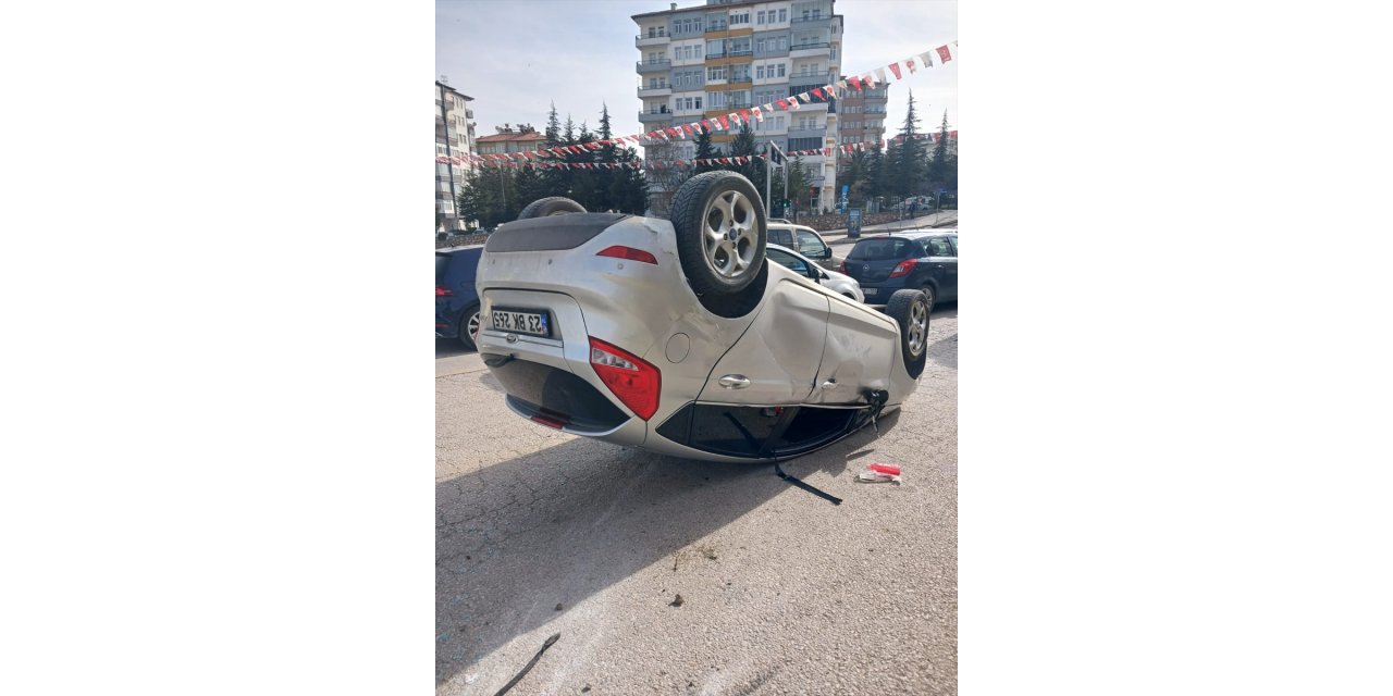 Elazığ'da devrilen otomobilin sürücüsü yaralandı