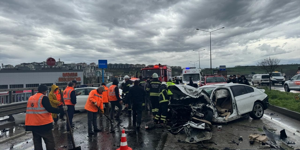 Beyoğlu'nda bir binada çıkan yangın söndürüldü