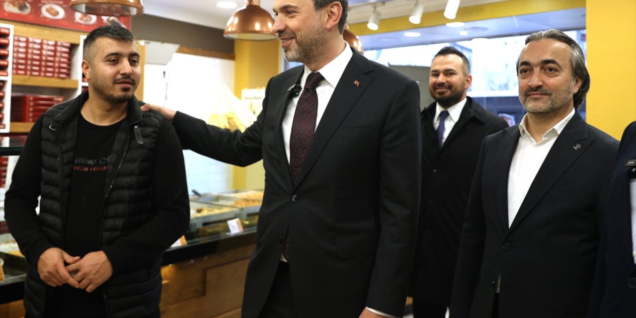 Enerji ve Tabii Kaynaklar Bakanı Bayraktar, Sultangazi'de ziyaretlerde bulundu