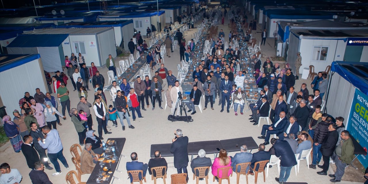 Cumhur İttifakı'nın Hatay Büyükşehir Belediye Başkan adayı Öntürk vatandaşlarla iftar yaptı