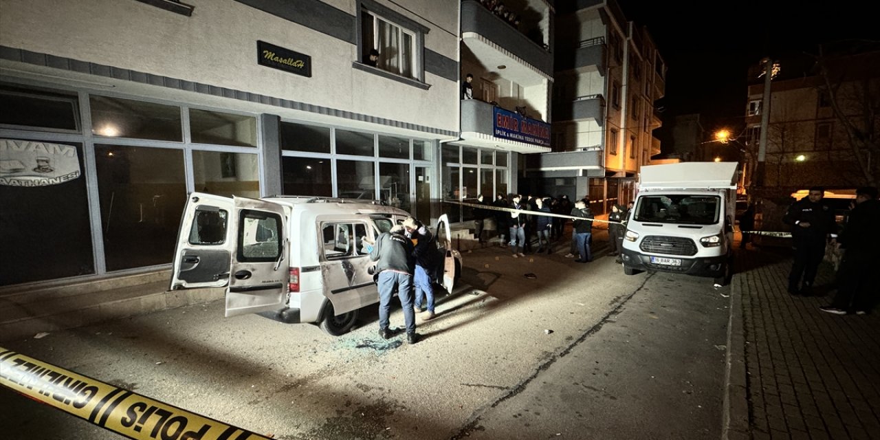 Bursa'da 2 kardeşin bulunduğu araca pompalı tüfekle ateş edildi