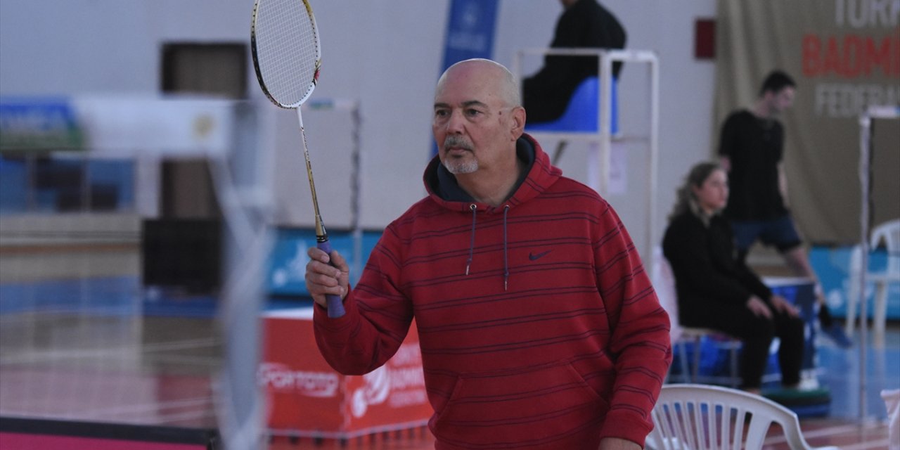 62 yaşındaki para badmintoncu raketini diğer engelliler için de sallıyor