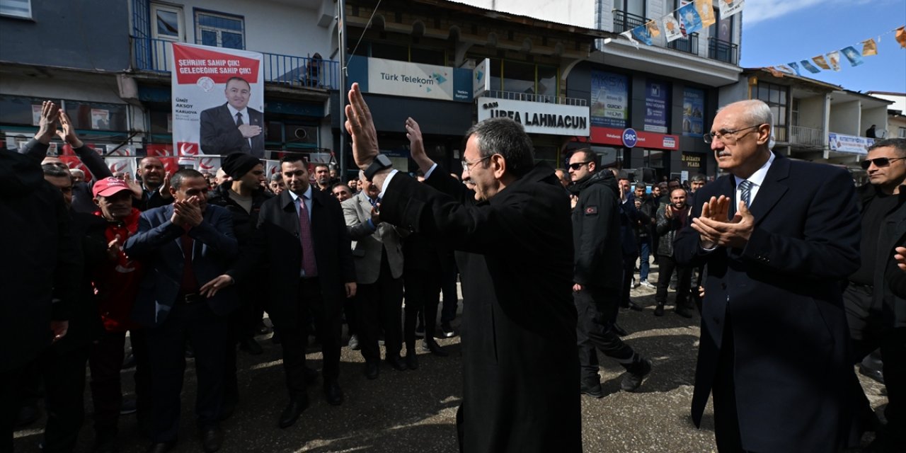 Cumhurbaşkanı Yardımcısı Yılmaz, Bingöl'ün Karlıova ilçesinde vatandaşlara hitap etti: