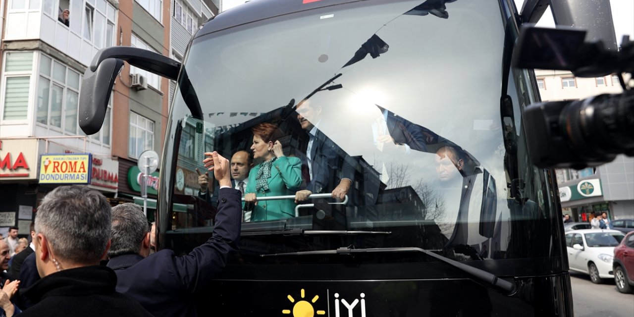 İYİ Parti Genel Başkanı Akşener İstanbul'da esnaf ziyaretinde bulundu