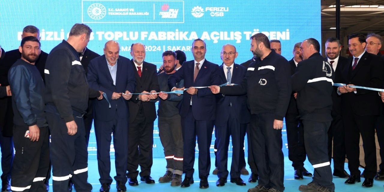 Bakan Kacır, Sakarya'da OSB toplu fabrika açılışında konuştu: