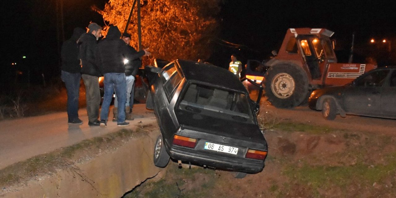 Erzincan’da iki aracın çarpışması sonucu 7 kişi yaralandı