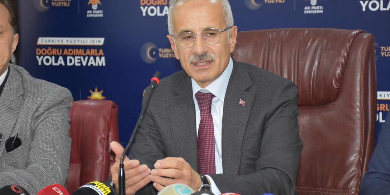 Bakan Uraloğlu, AK Parti Eskişehir İl Başkanlığını ziyaretinde konuştu: