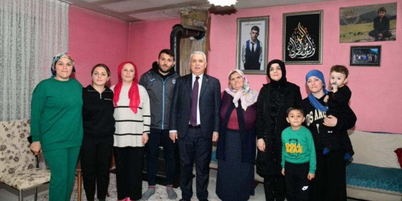 Trabzon Valisi Yıldırım, şehit Eren Bülbül'ün ailesiyle iftar yaptı