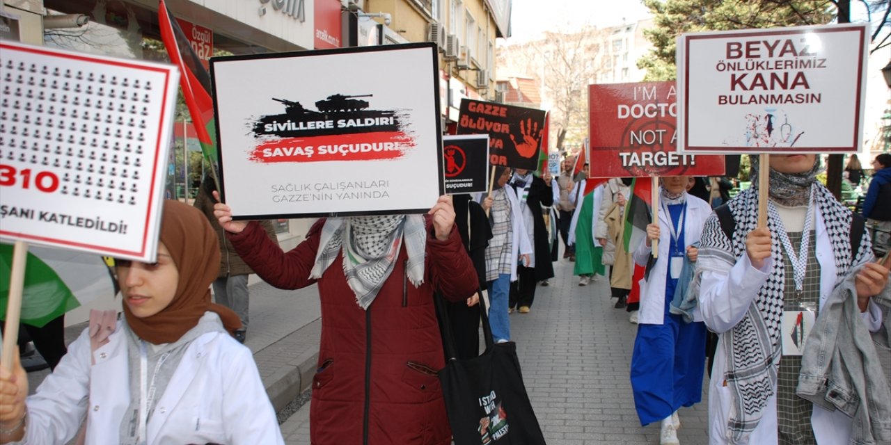 Eskişehir'de hekimler ve sağlık çalışanları Gazze için yürüdü