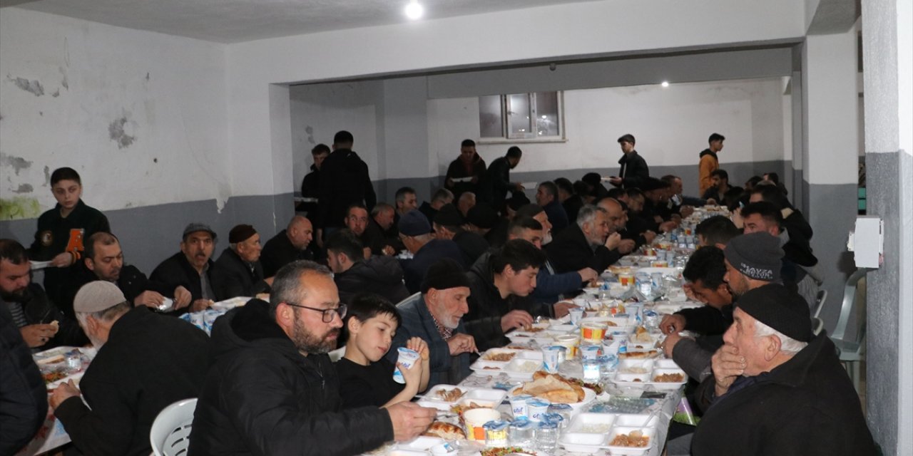 Samsun'da mahalle sakinleri, 20 yıldır iftarı birlikte yapıyor
