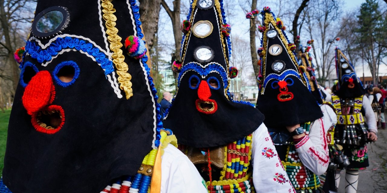 Bulgaristan'da antik çağdan kalma geleneksel maske festivali düzenlendi