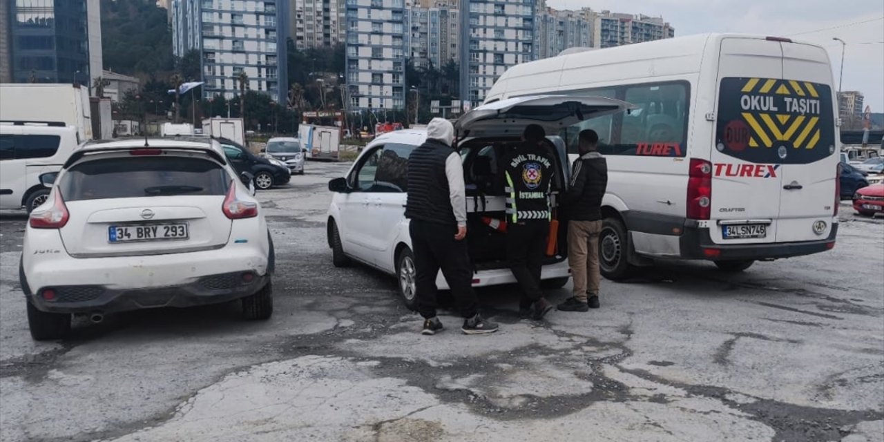 Kağıthane'de trafik kurallarına uymayıp tartışan 2 sürücüye para cezası