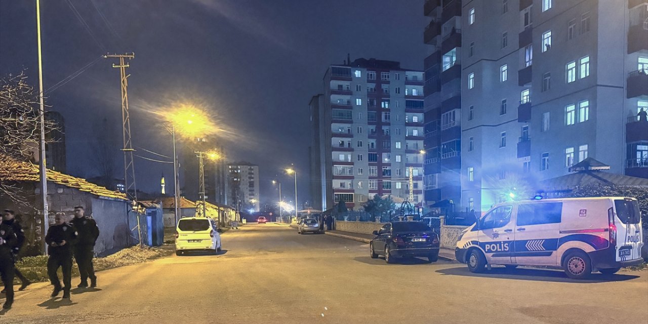 Kayseri'de iki çocuk, oynadıkları kurusıkı tabancanın ateş alması sonucu yaralandı
