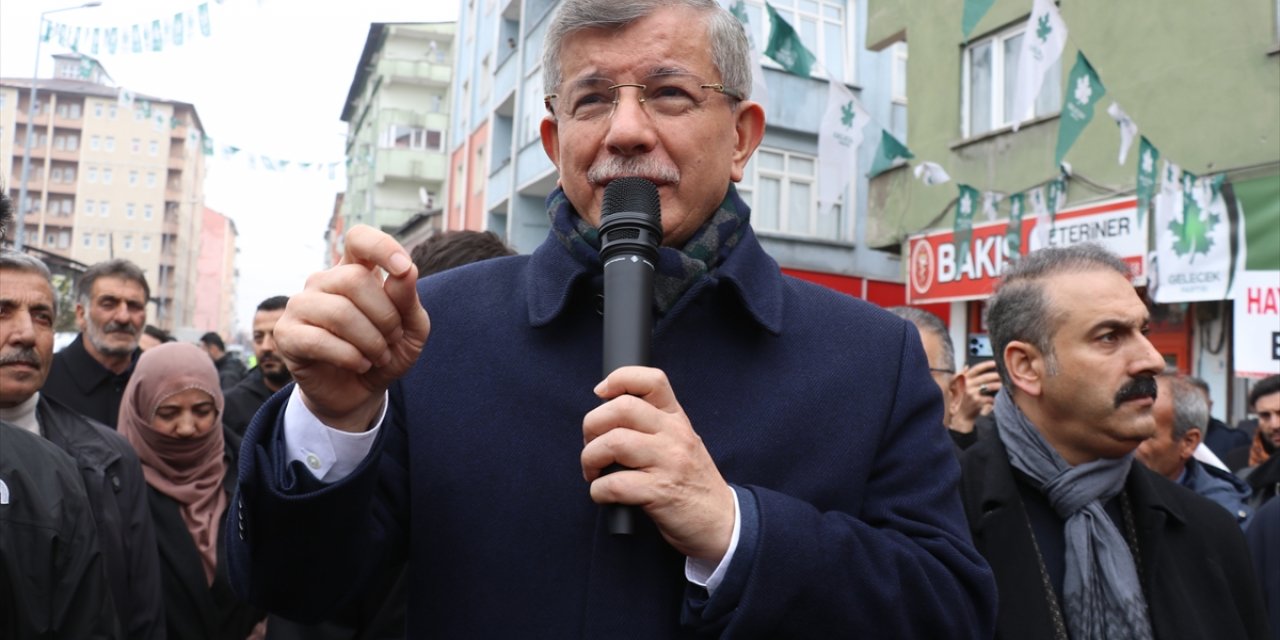 Gelecek Partisi Genel Başkanı Davutoğlu, Ağrı'da ziyaretlerde bulundu