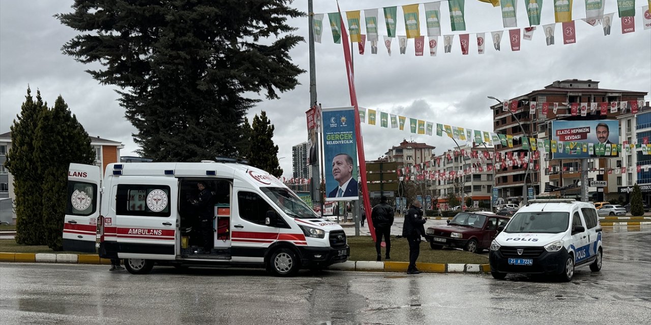 Elazığ'da 2 otomobil çarpıştı, 4 kişi yaralandı