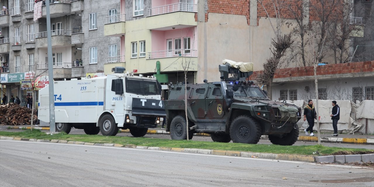 Batman'da nevruz etkinliğinde polise taş atan gruptaki 6 şüpheli gözaltına alındı