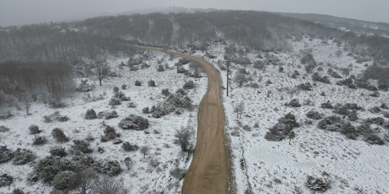 Tekirdağ'ın yüksek kesimlerinde kar yağışı etkili oluyor