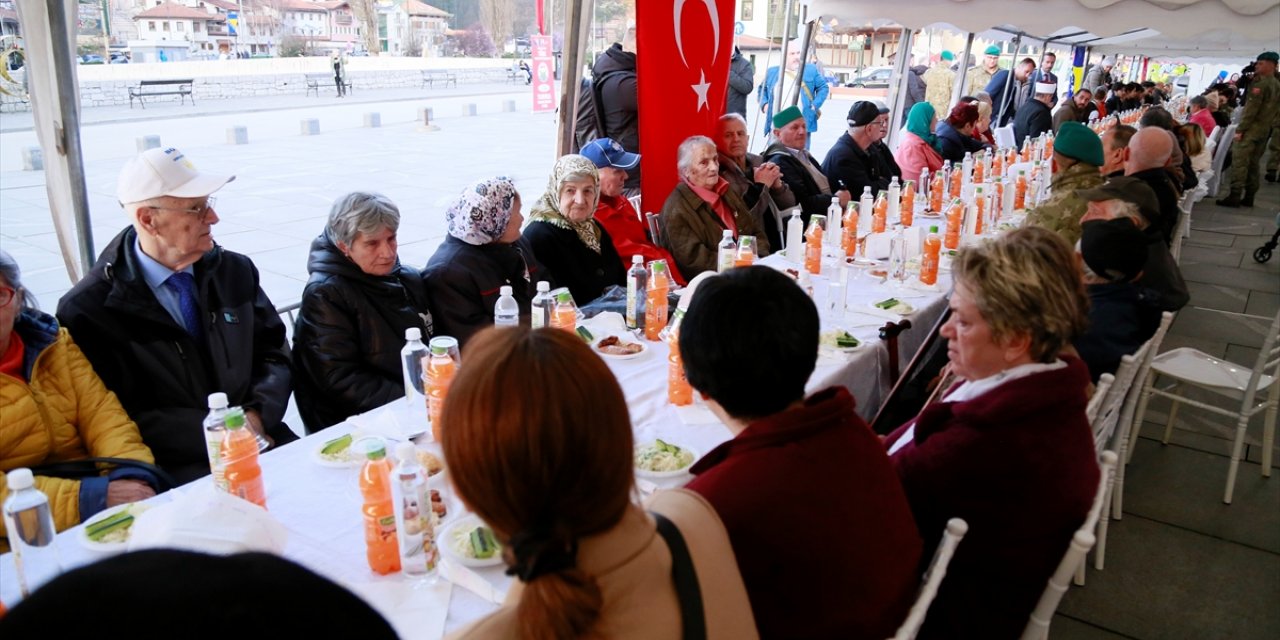 Türk askeri Bosna Hersek'te iftar programı düzenledi