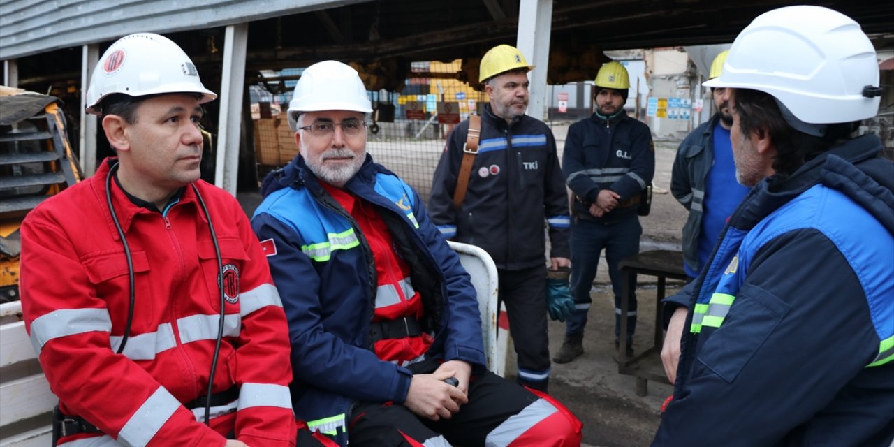 Çalışma ve Sosyal Güvenlik Bakanı Işıkhan, Kütahya'da maden işçileriyle iftar yaptı