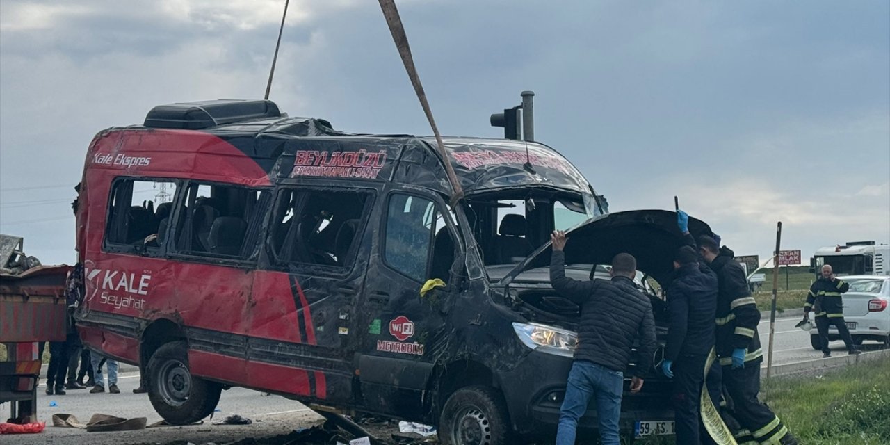 GÜNCELLEME - Tekirdağ’da minibüsle tırın çarpışması sonucu 5 kişi öldü, 10 kişi yaralandı