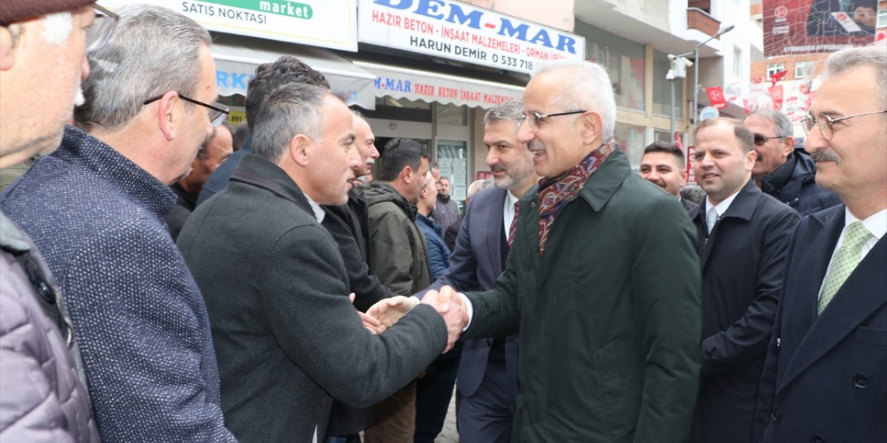 Bakan Uraloğlu, Trabzon'un Şalpazarı ilçesinde vatandaşlarla buluştu: