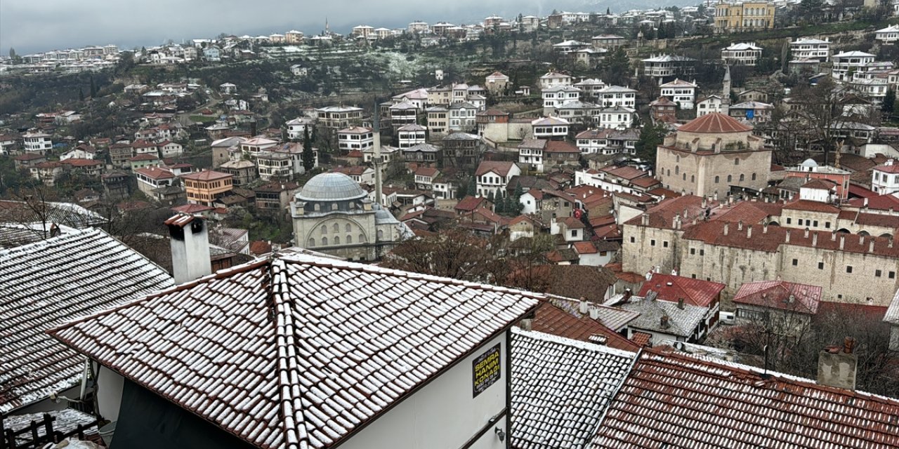 Karabük'ün yüksek kesimlerine kar yağdı