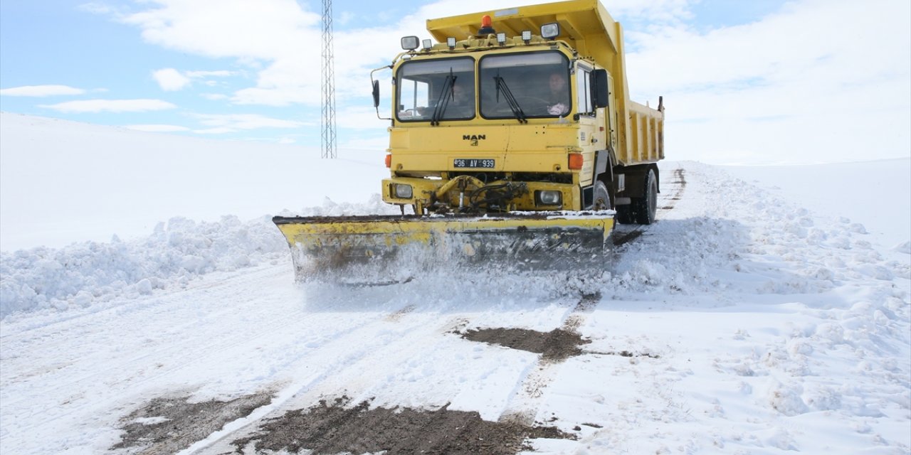 Erzurum ve Kars'ta 26 yerleşim yerinin yolu ulaşım açıldı