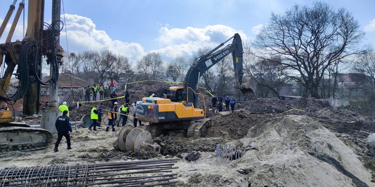 Tekirdağ'da 2 işçi kayan toprağın altında kaldı